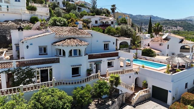 Chalet de 4 habitaciones en Orba en venta con piscina garaje - 599.950 € (Ref: 9000914)