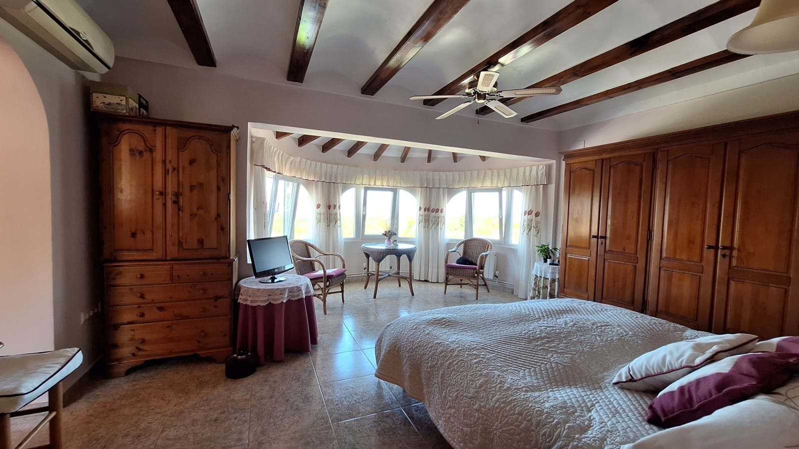 Chalet de 4 habitaciones en Orba en venta con piscina garaje - 599.950 € (Ref: 9000914)