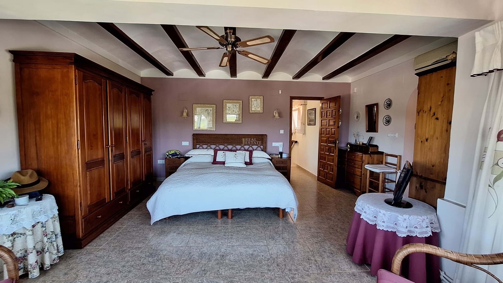 Chalet de 4 habitaciones en Orba en venta con piscina garaje - 599.950 € (Ref: 9000914)