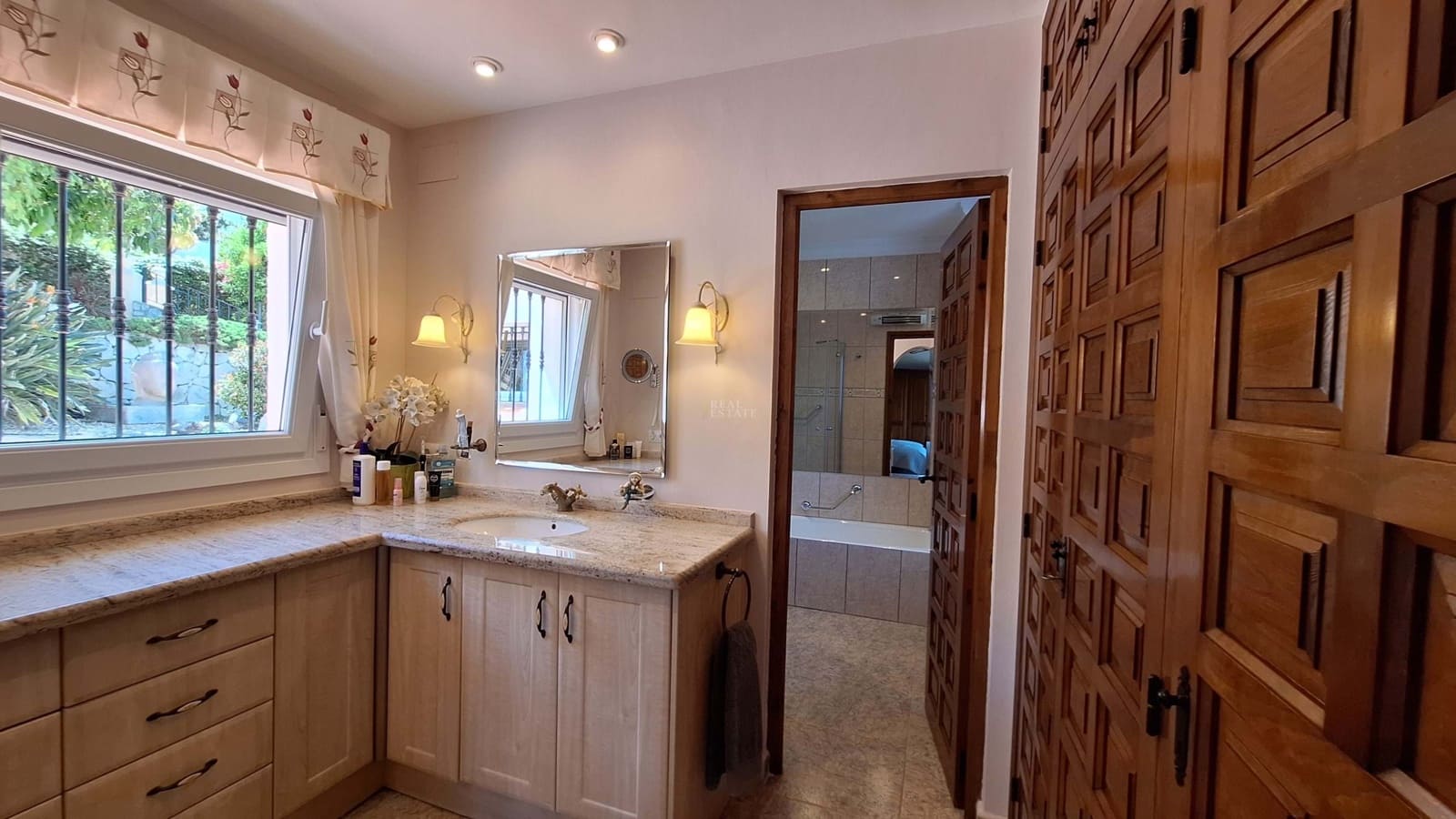 Chalet de 4 habitaciones en Orba en venta con piscina garaje - 599.950 € (Ref: 9000914)