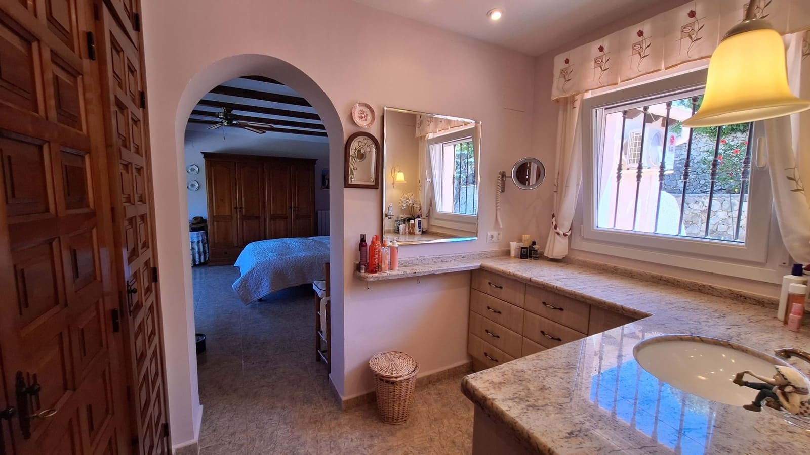 Chalet de 4 habitaciones en Orba en venta con piscina garaje - 599.950 € (Ref: 9000914)