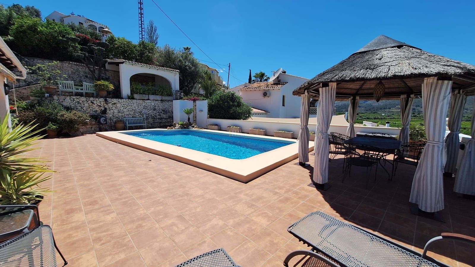 Chalet de 4 habitaciones en Orba en venta con piscina garaje - 599.950 € (Ref: 9000914)