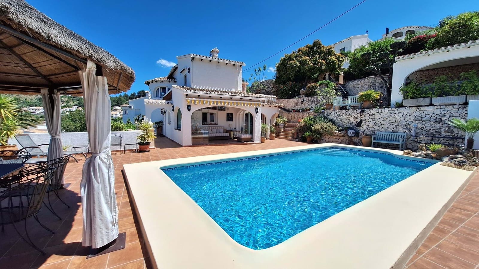 Chalet de 4 habitaciones en Orba en venta con piscina garaje - 599.950 € (Ref: 9000914)