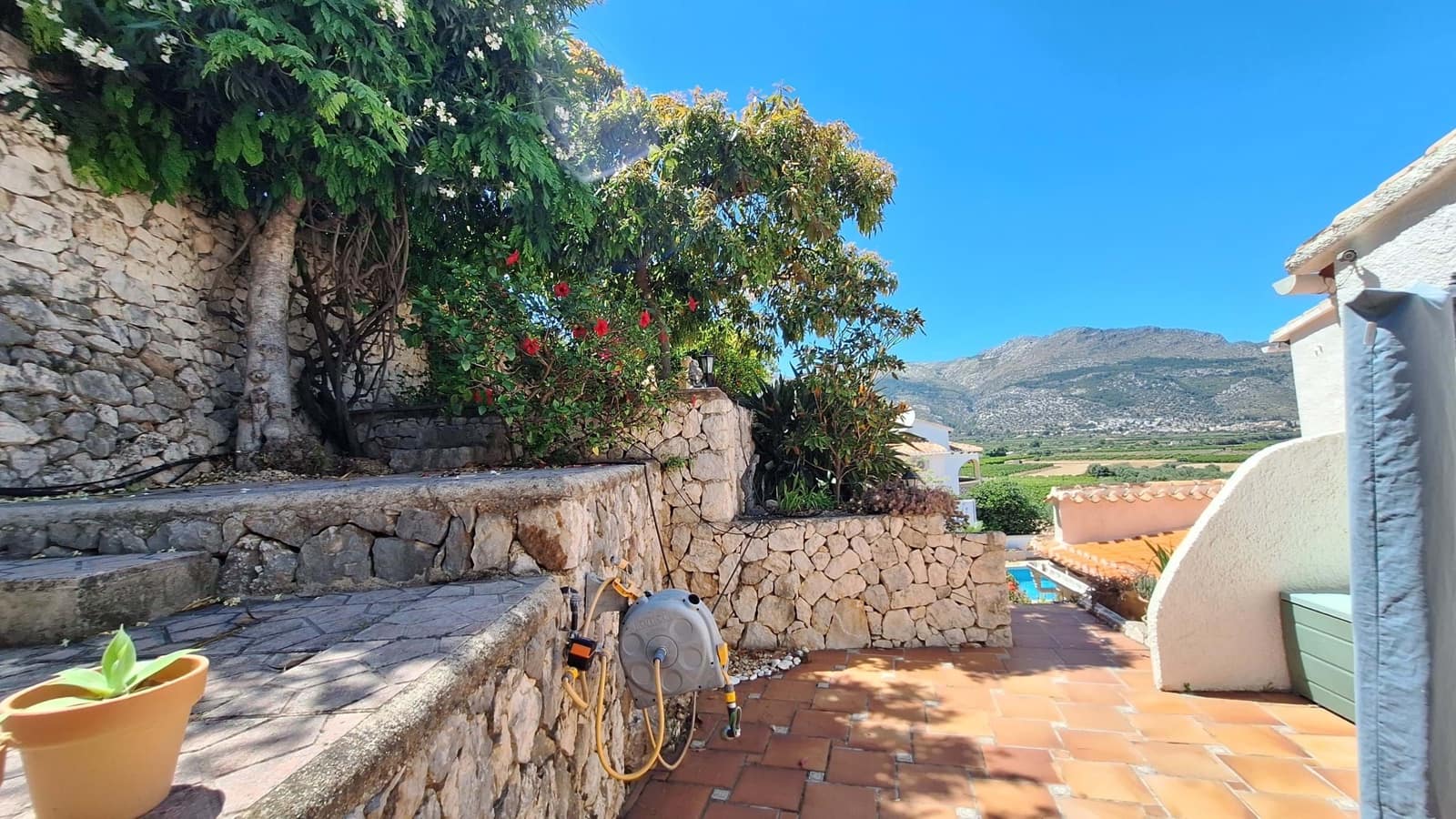 Chalet de 4 habitaciones en Orba en venta con piscina garaje - 599.950 € (Ref: 9000914)