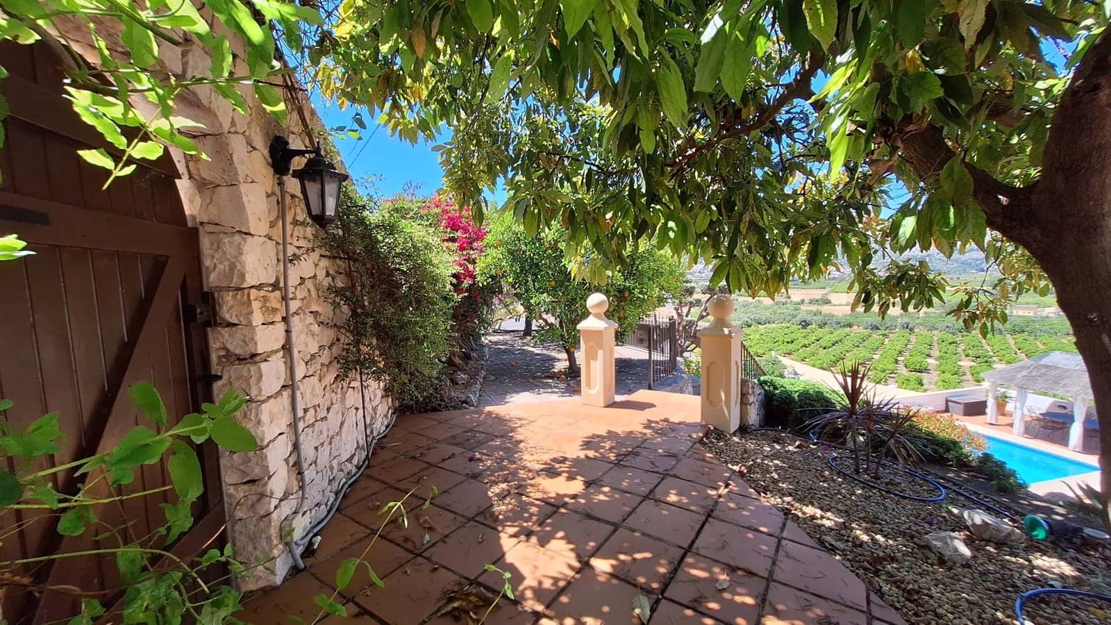 Chalet de 4 habitaciones en Orba en venta con piscina garaje - 599.950 € (Ref: 9000914)