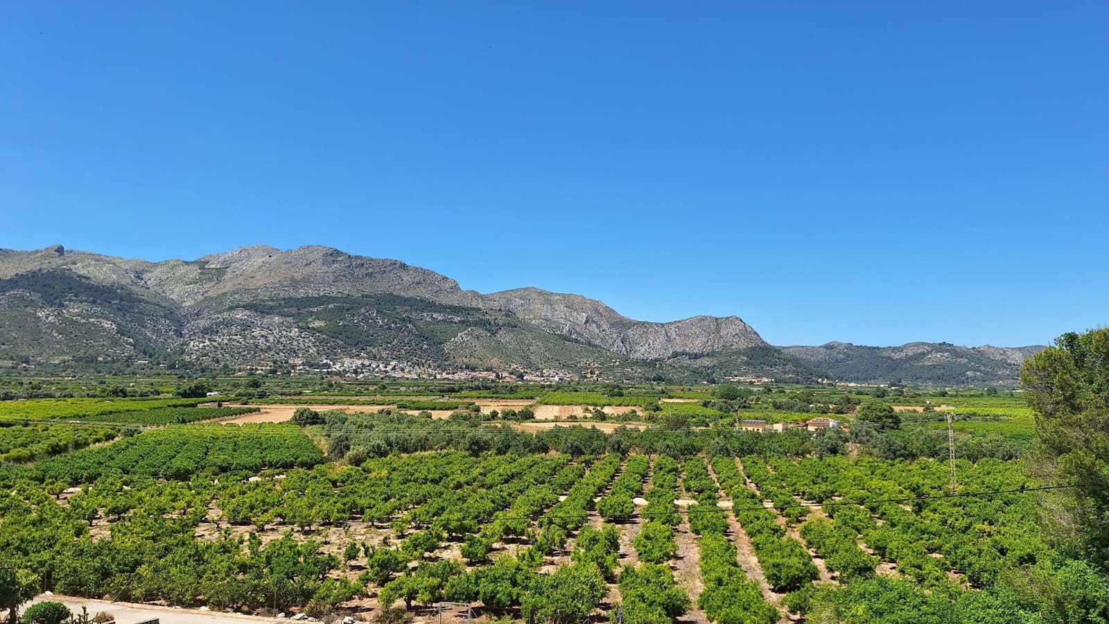 Chalet de 4 habitaciones en Orba en venta con piscina garaje - 599.950 € (Ref: 9000914)