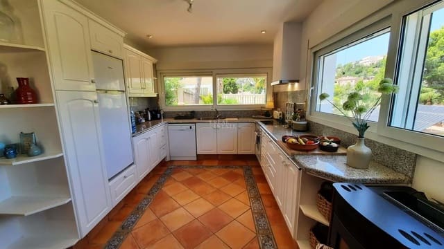 4 quarto Moradia para venda em Dénia com piscina garagem - 699 000 € (Ref: 9177495)