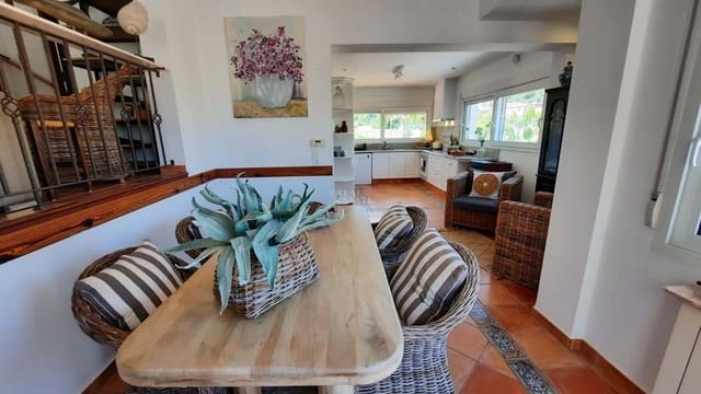 4 quarto Moradia para venda em Dénia com piscina garagem - 699 000 € (Ref: 9177495)