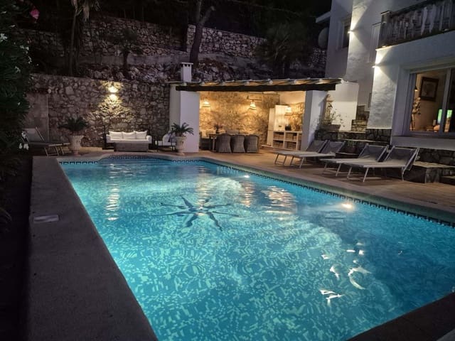 4 quarto Moradia para venda em Dénia com piscina garagem - 699 000 € (Ref: 9177495)