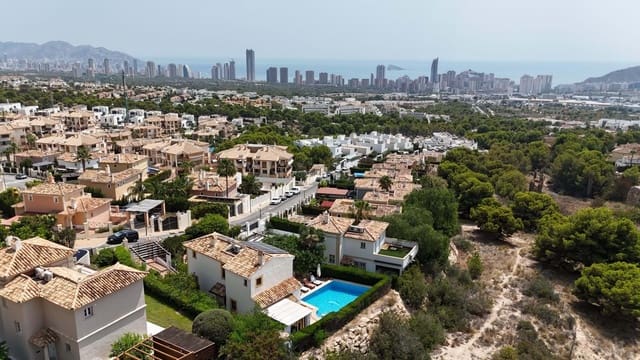 3 bedroom Villa for sale in Finestrat with pool - € 699,950 (Ref: 9180439)