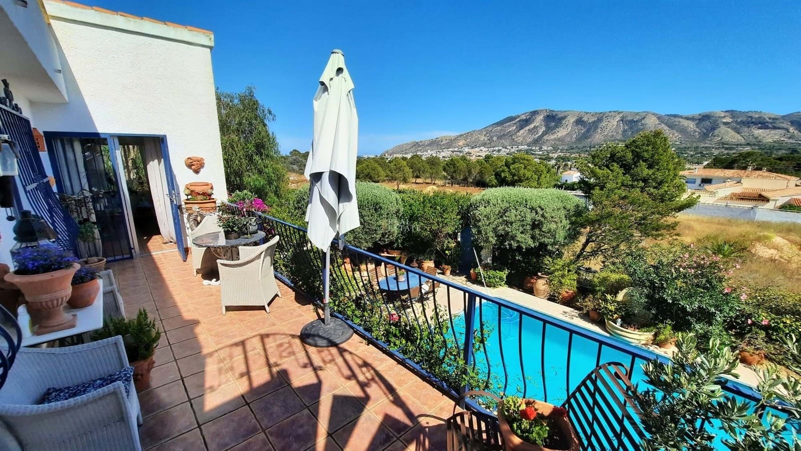 4 Zimmer Villa zu verkaufen in Alfaz del Pi / L'Alfas del Pi mit Pool Garage - 595.000 € (Ref: 9210592)