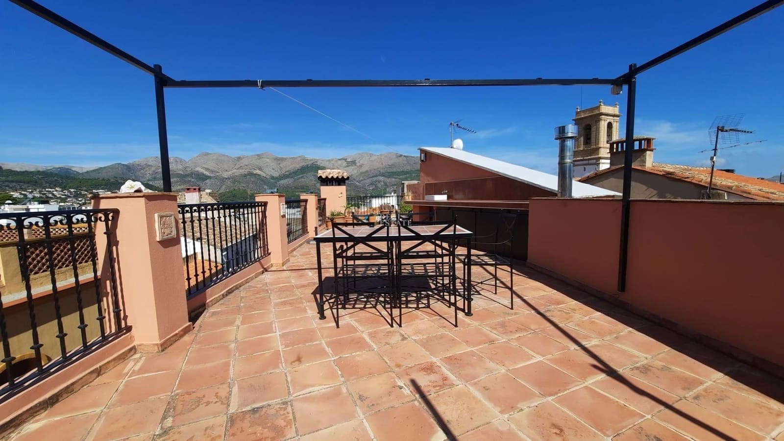 2 Zimmer Haus zu verkaufen in Orba mit Garage - 275.000 € (Ref: 9230646)