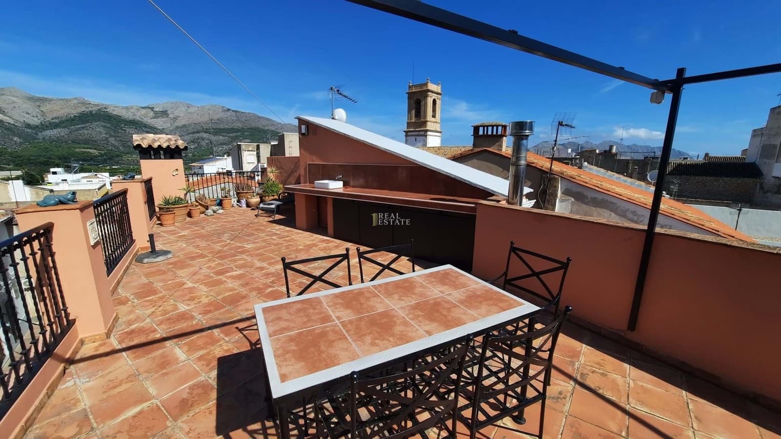 2 Zimmer Haus zu verkaufen in Orba mit Garage - 275.000 € (Ref: 9230646)