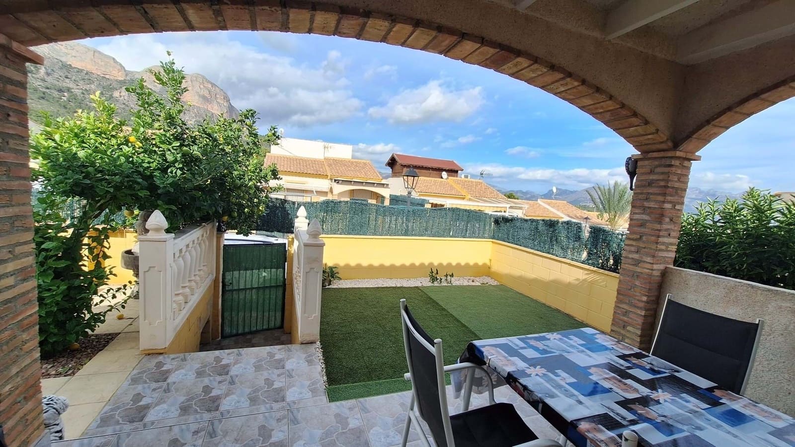 3 bedroom Villa for sale in Polop with pool - € 280,000 (Ref: 9356419)