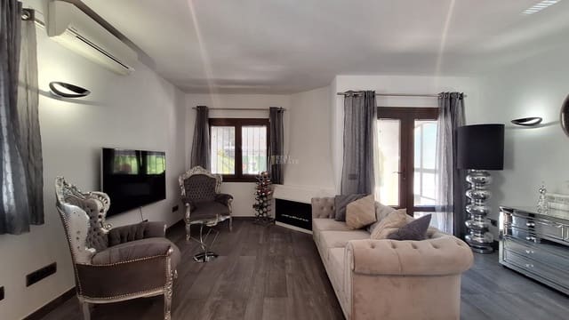 Chalet de 3 habitaciones en Moraira, Teulada-Moraira en venta con piscina - 575.000 € (Ref: 9371434)