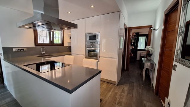 Chalet de 3 habitaciones en Moraira, Teulada-Moraira en venta con piscina - 575.000 € (Ref: 9371434)
