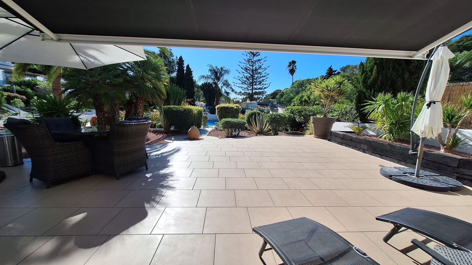 Chalet de 3 habitaciones en Moraira en venta con piscina - 575.000 € (Ref: 9371434)