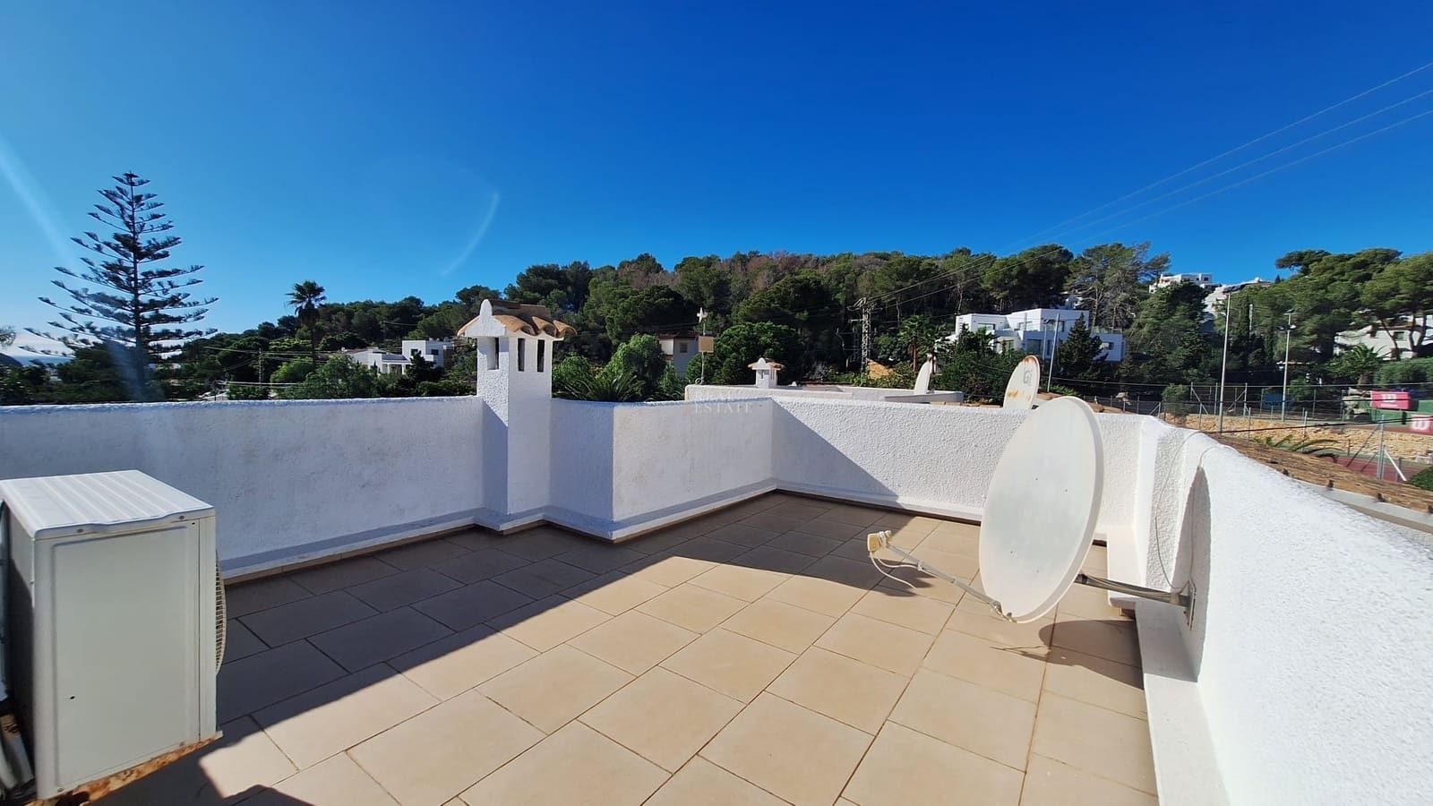 Chalet de 3 habitaciones en Moraira en venta con piscina - 575.000 € (Ref: 9371434)