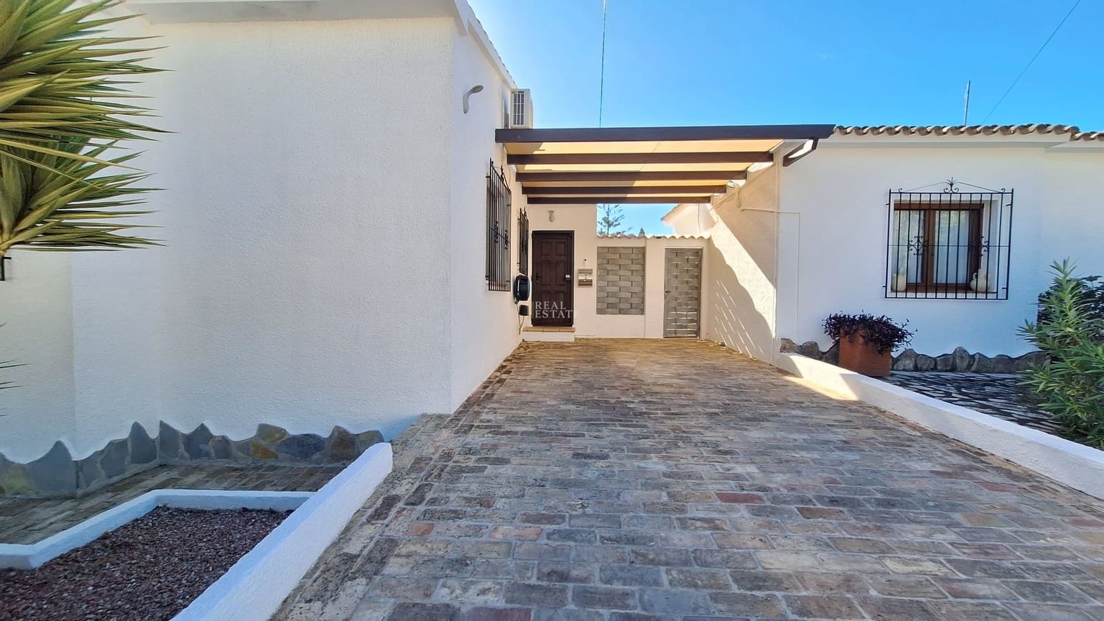 Chalet de 3 habitaciones en Moraira en venta con piscina - 575.000 € (Ref: 9371434)
