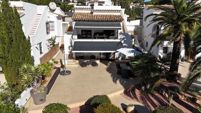 Chalet de 3 habitaciones en Moraira, Teulada-Moraira en venta con piscina - 575.000 € (Ref: 9371434)
