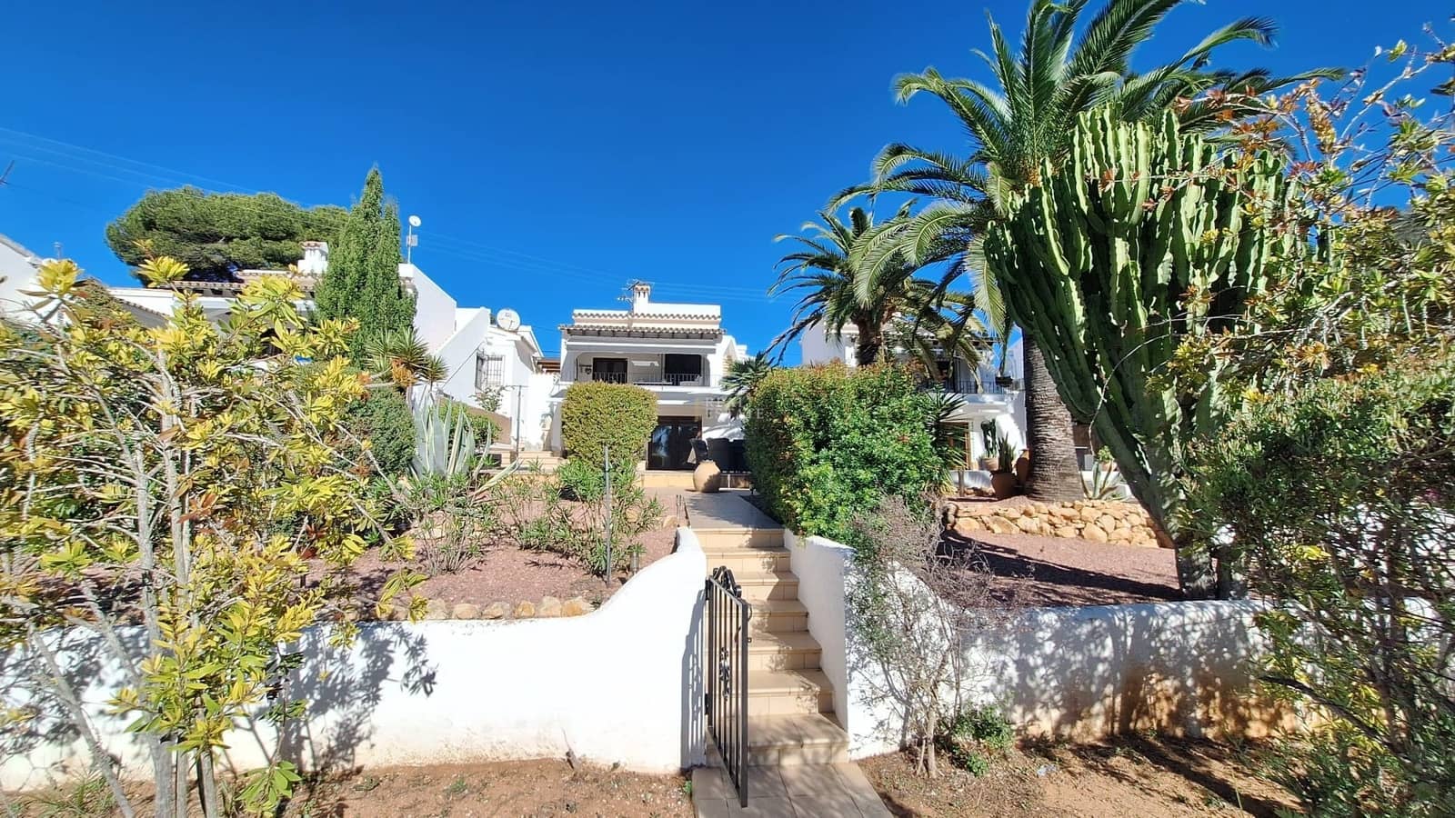 Chalet de 3 habitaciones en Moraira en venta con piscina - 575.000 € (Ref: 9371434)
