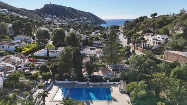 Chalet de 3 habitaciones en Moraira, Teulada-Moraira en venta con piscina - 575.000 € (Ref: 9371434)