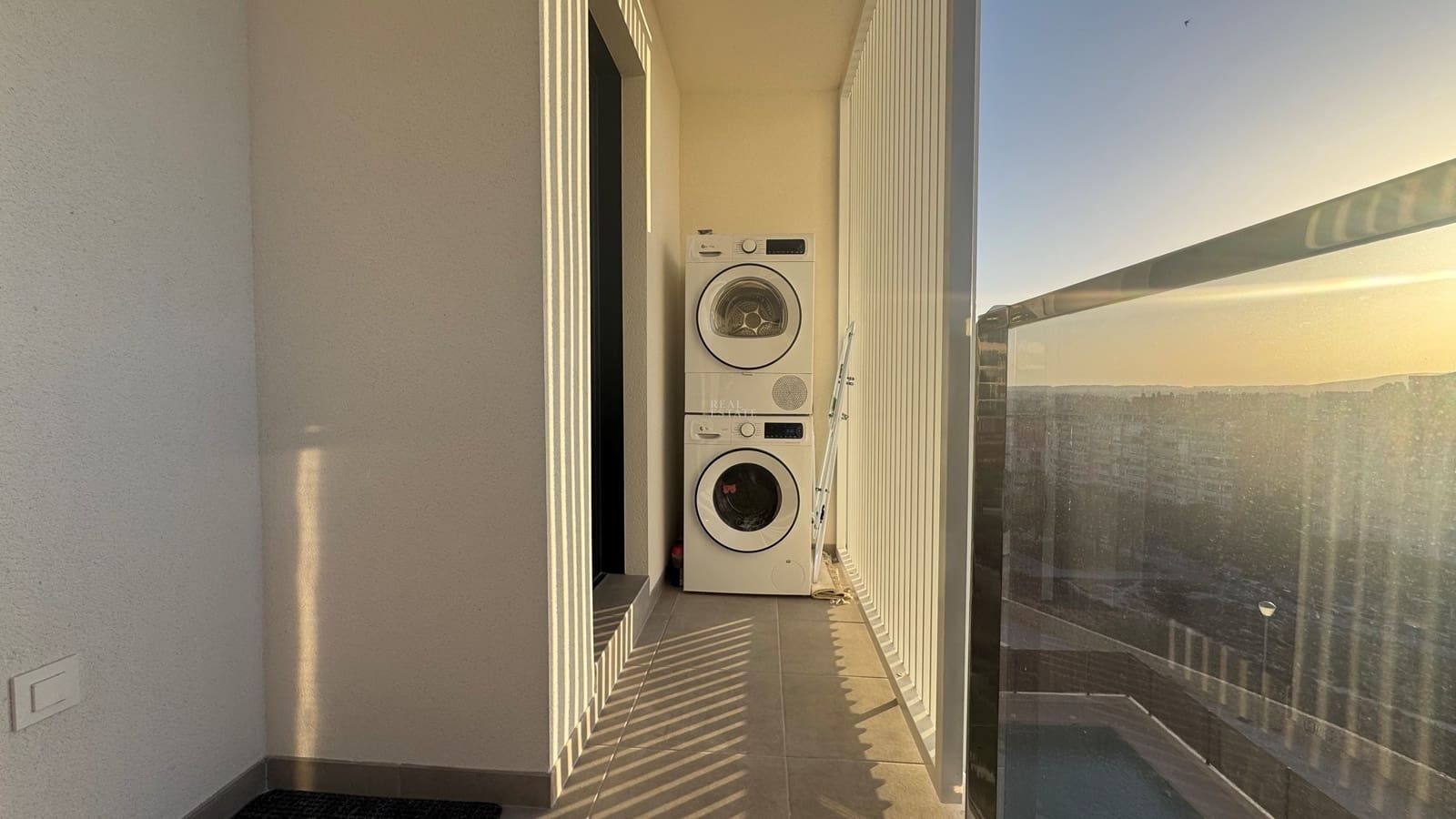 3 makuuhuone Huoneisto myytävänä paikassa Alicante kaupunki mukana uima-altaan 
autotalli - 425 000 € (Ref: 9386649)