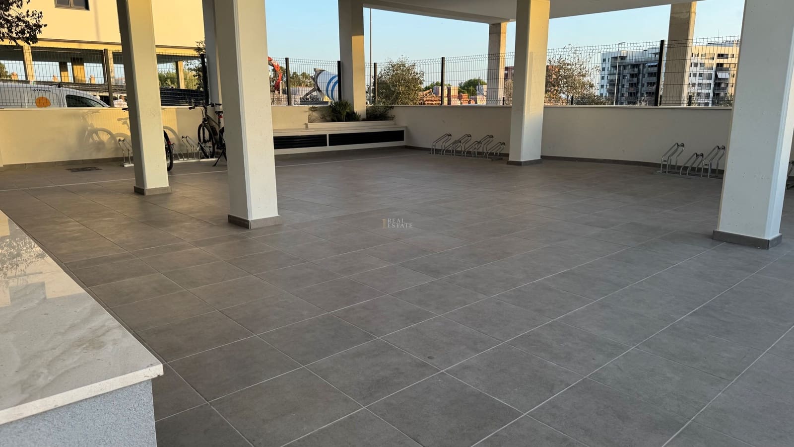 3 makuuhuone Huoneisto myytävänä paikassa Alicante kaupunki mukana uima-altaan 
autotalli - 425 000 € (Ref: 9386649)