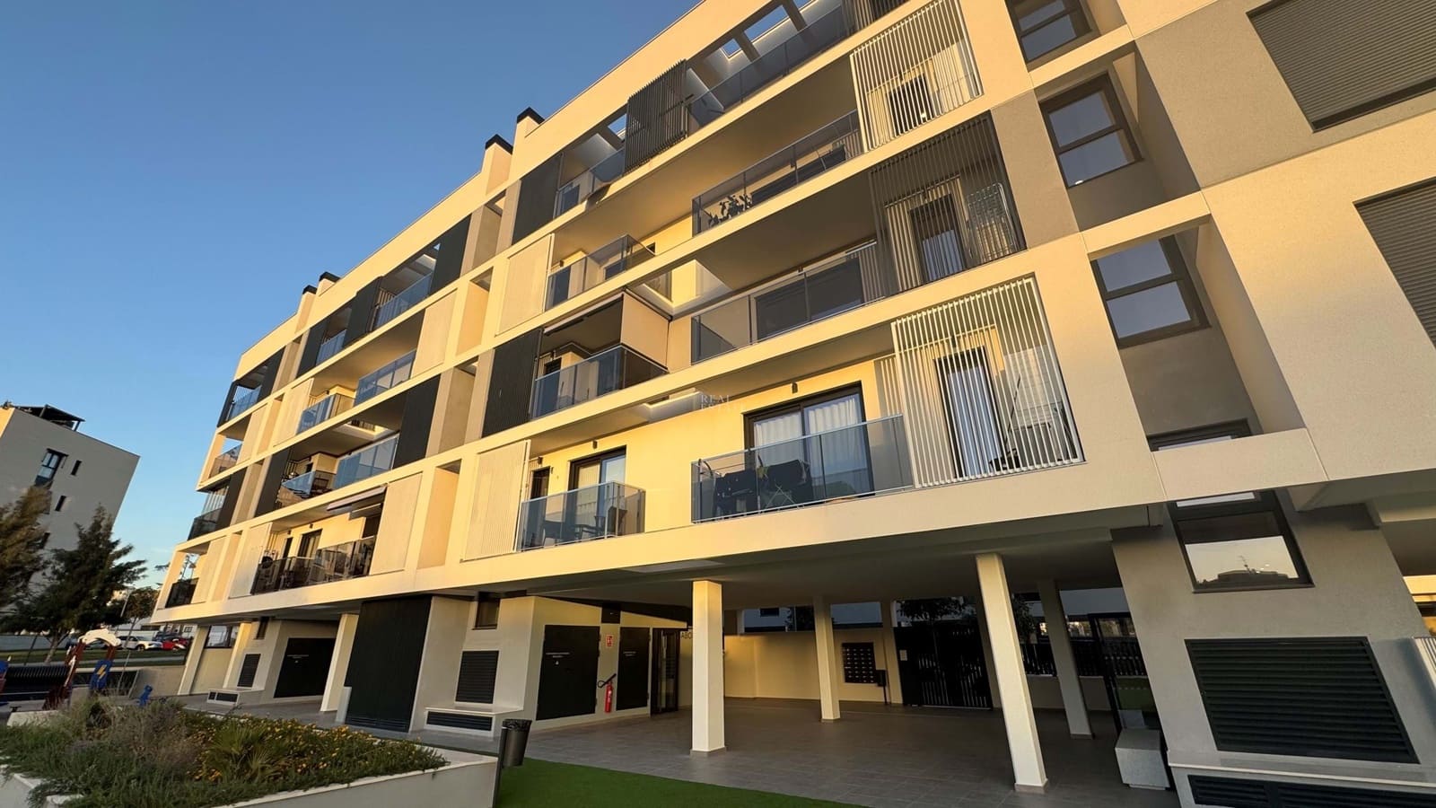 3 makuuhuone Huoneisto myytävänä paikassa Alicante kaupunki mukana uima-altaan 
autotalli - 425 000 € (Ref: 9386649)