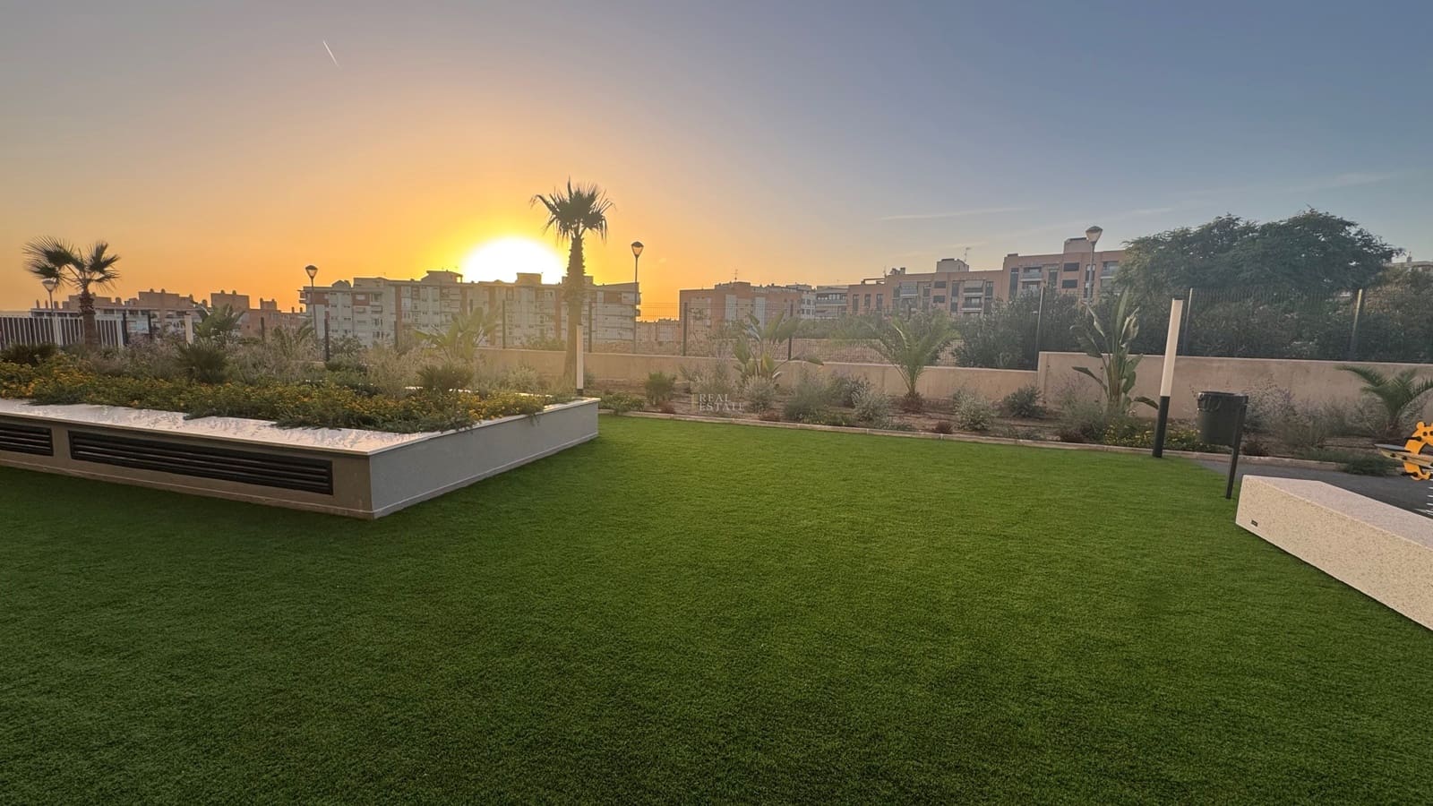 3 makuuhuone Huoneisto myytävänä paikassa Alicante kaupunki mukana uima-altaan 
autotalli - 425 000 € (Ref: 9386649)