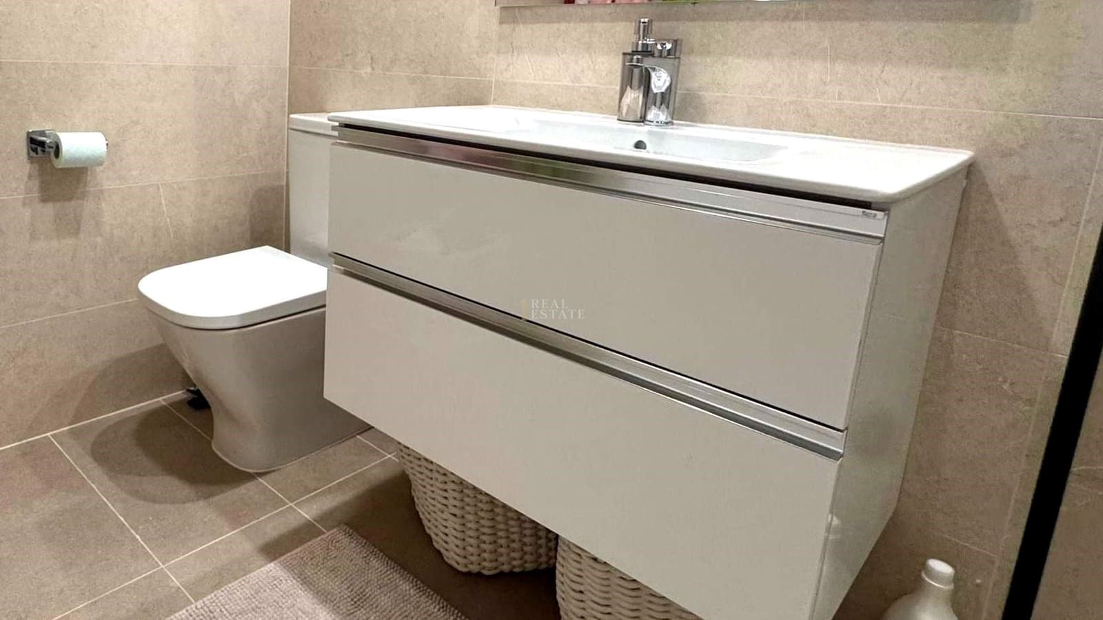 3 makuuhuone Huoneisto myytävänä paikassa Alicante kaupunki mukana uima-altaan 
autotalli - 425 000 € (Ref: 9386649)