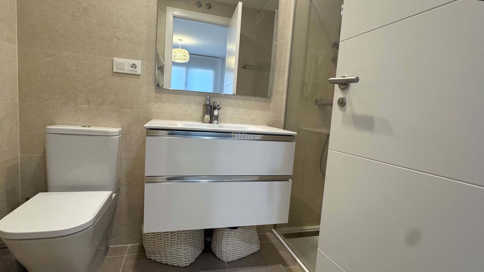 3 makuuhuone Huoneisto myytävänä paikassa Alicante kaupunki mukana uima-altaan 
autotalli - 425 000 € (Ref: 9386649)