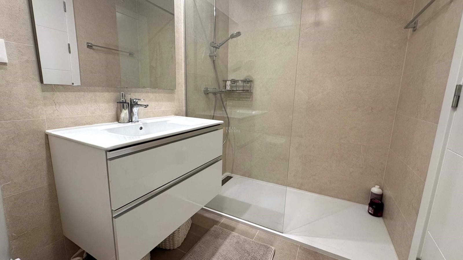 3 makuuhuone Huoneisto myytävänä paikassa Alicante kaupunki mukana uima-altaan 
autotalli - 425 000 € (Ref: 9386649)