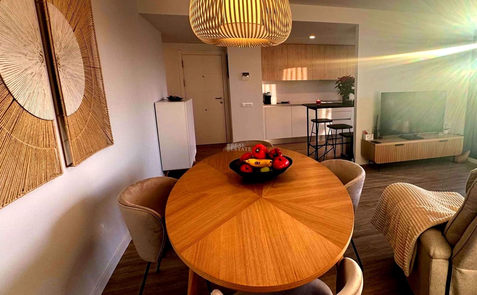 3 makuuhuone Huoneisto myytävänä paikassa Alicante kaupunki mukana uima-altaan 
autotalli - 425 000 € (Ref: 9386649)