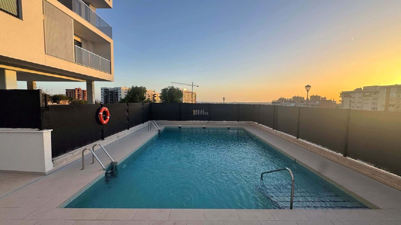 3 makuuhuone Huoneisto myytävänä paikassa Alicante kaupunki mukana uima-altaan 
autotalli - 425 000 € (Ref: 9386649)