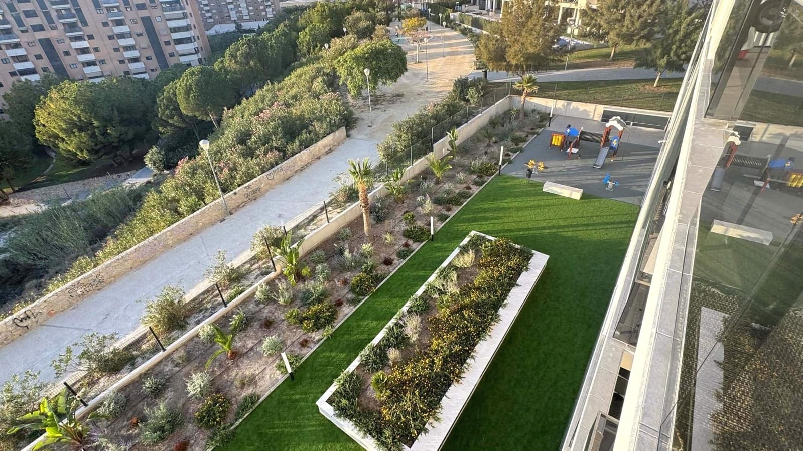 3 makuuhuone Huoneisto myytävänä paikassa Alicante kaupunki mukana uima-altaan 
autotalli - 425 000 € (Ref: 9386649)