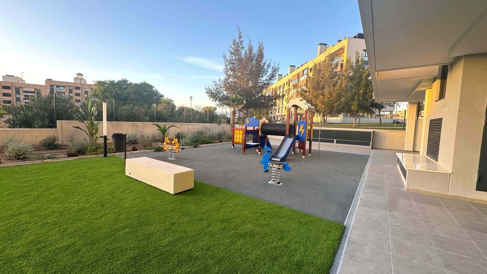 3 makuuhuone Huoneisto myytävänä paikassa Alicante kaupunki mukana uima-altaan 
autotalli - 425 000 € (Ref: 9386649)