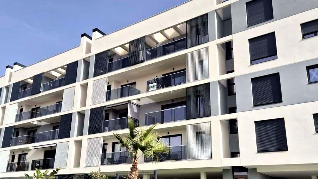 3 makuuhuone Huoneisto myytävänä paikassa Alicante kaupunki mukana uima-altaan 
autotalli - 425 000 € (Ref: 9386649)