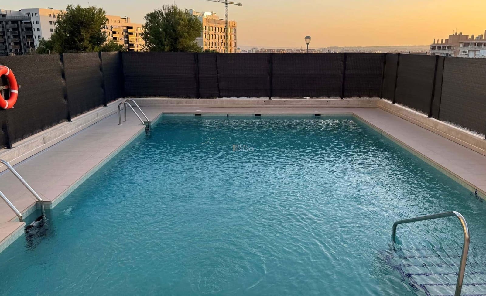 3 makuuhuone Huoneisto myytävänä paikassa Alicante kaupunki mukana uima-altaan 
autotalli - 425 000 € (Ref: 9386649)