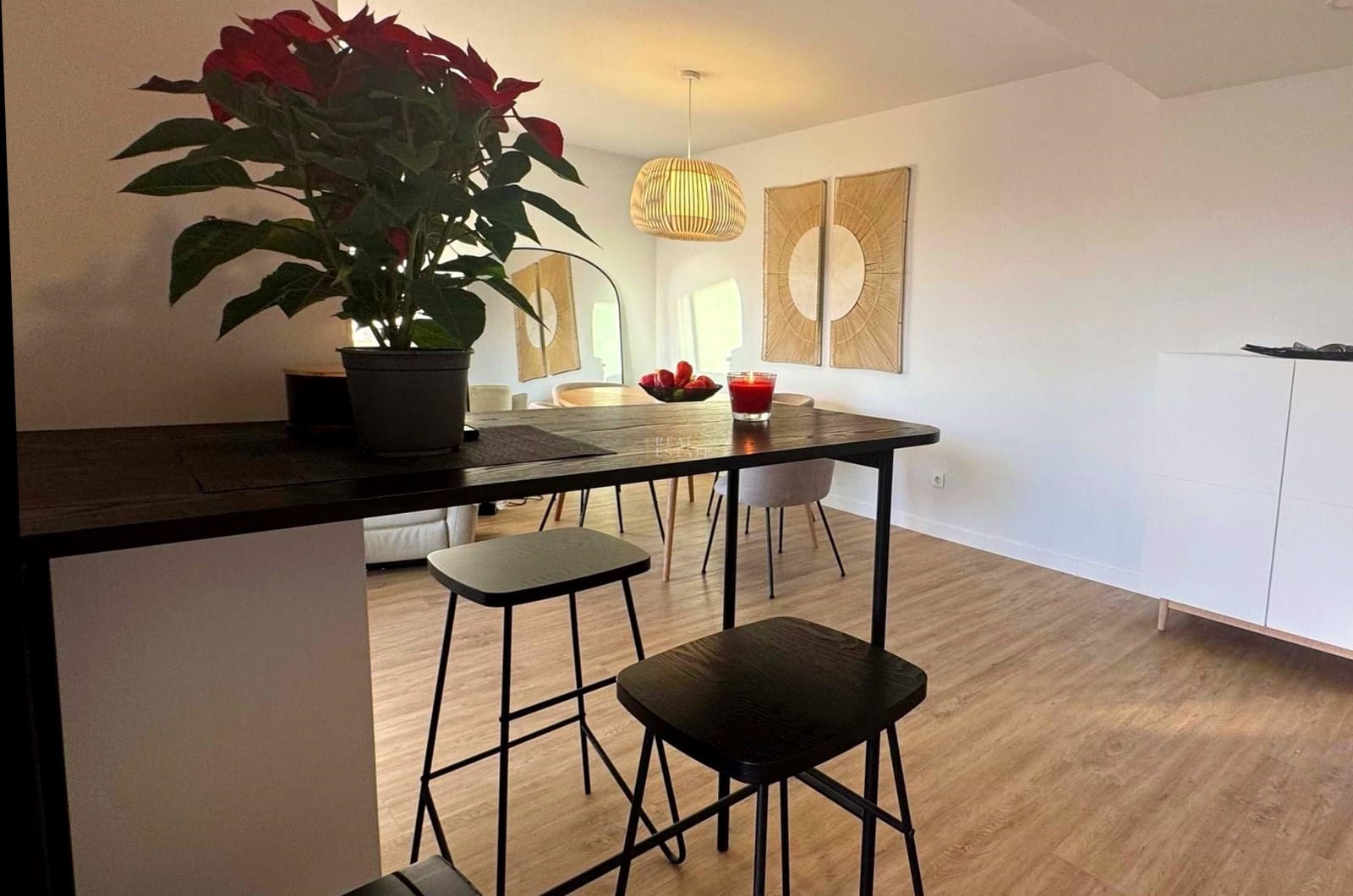 3 makuuhuone Huoneisto myytävänä paikassa Alicante kaupunki mukana uima-altaan 
autotalli - 425 000 € (Ref: 9386649)