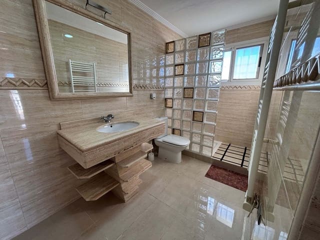 Chalet de 5 habitaciones en Alicante / Alacant ciudad en venta con piscina garaje - 740.000 € (Ref: 9404470)