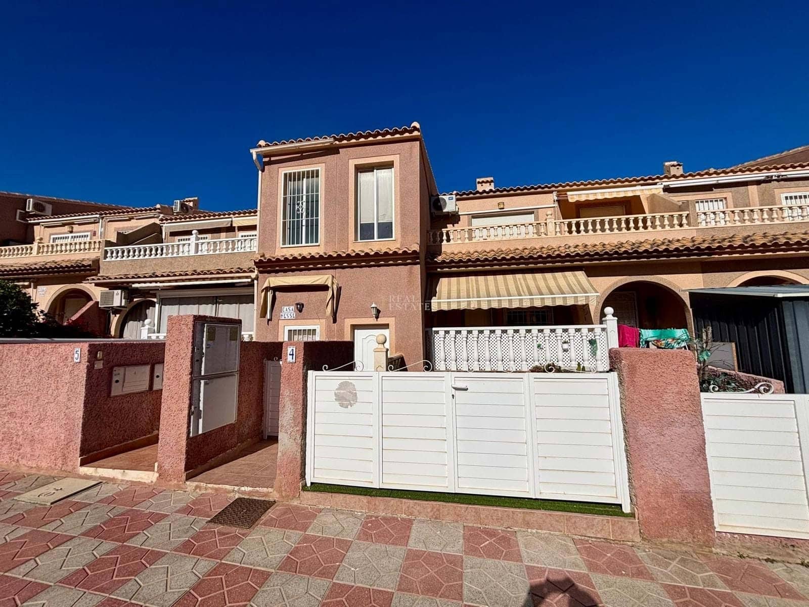 3 bedroom Bungalow for sale in Santa Pola with pool - € 235,000 (Ref: 9405810)