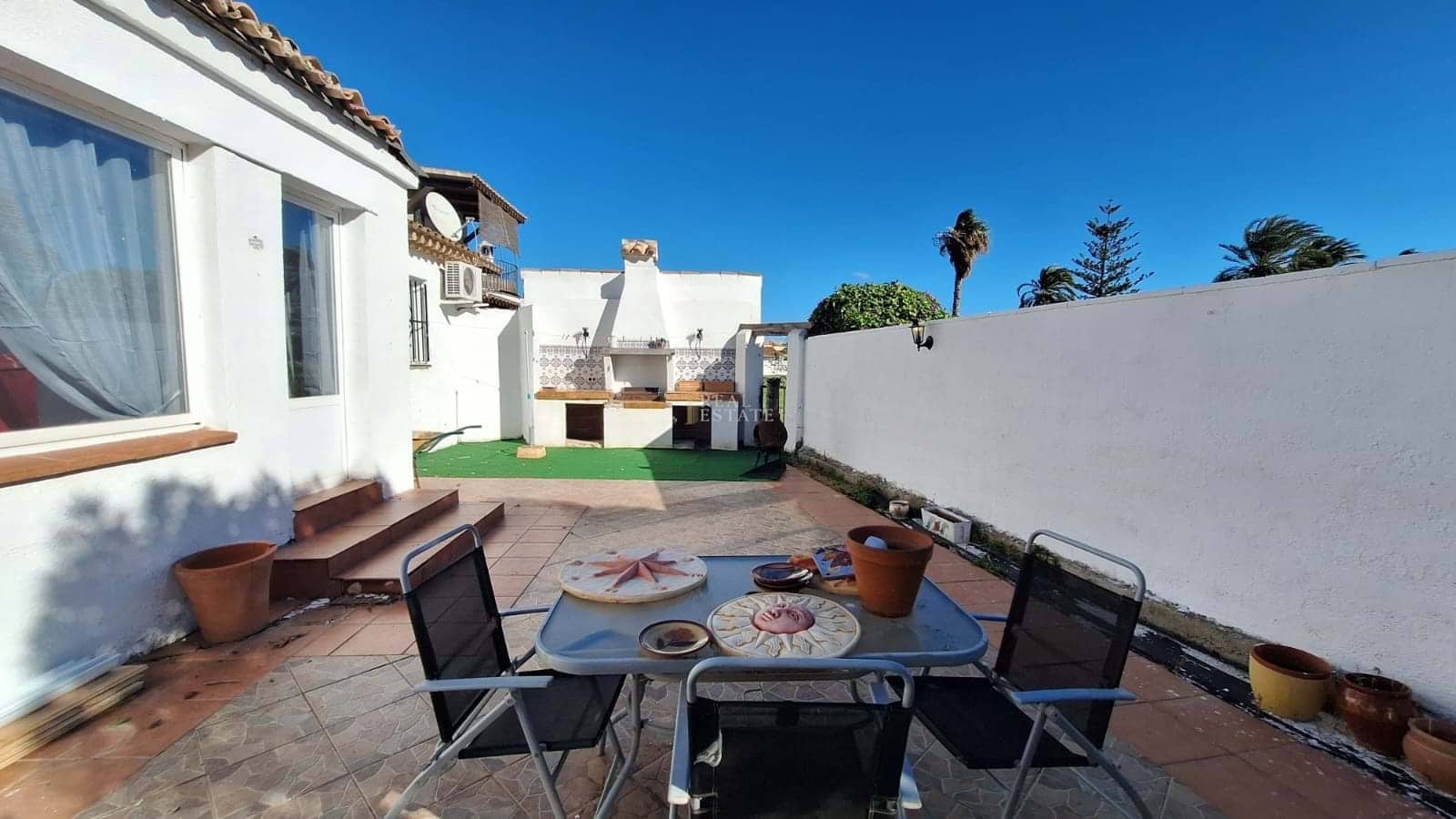 2 bedroom Villa for sale in Denia with garage - € 280,000 (Ref: 9405811)