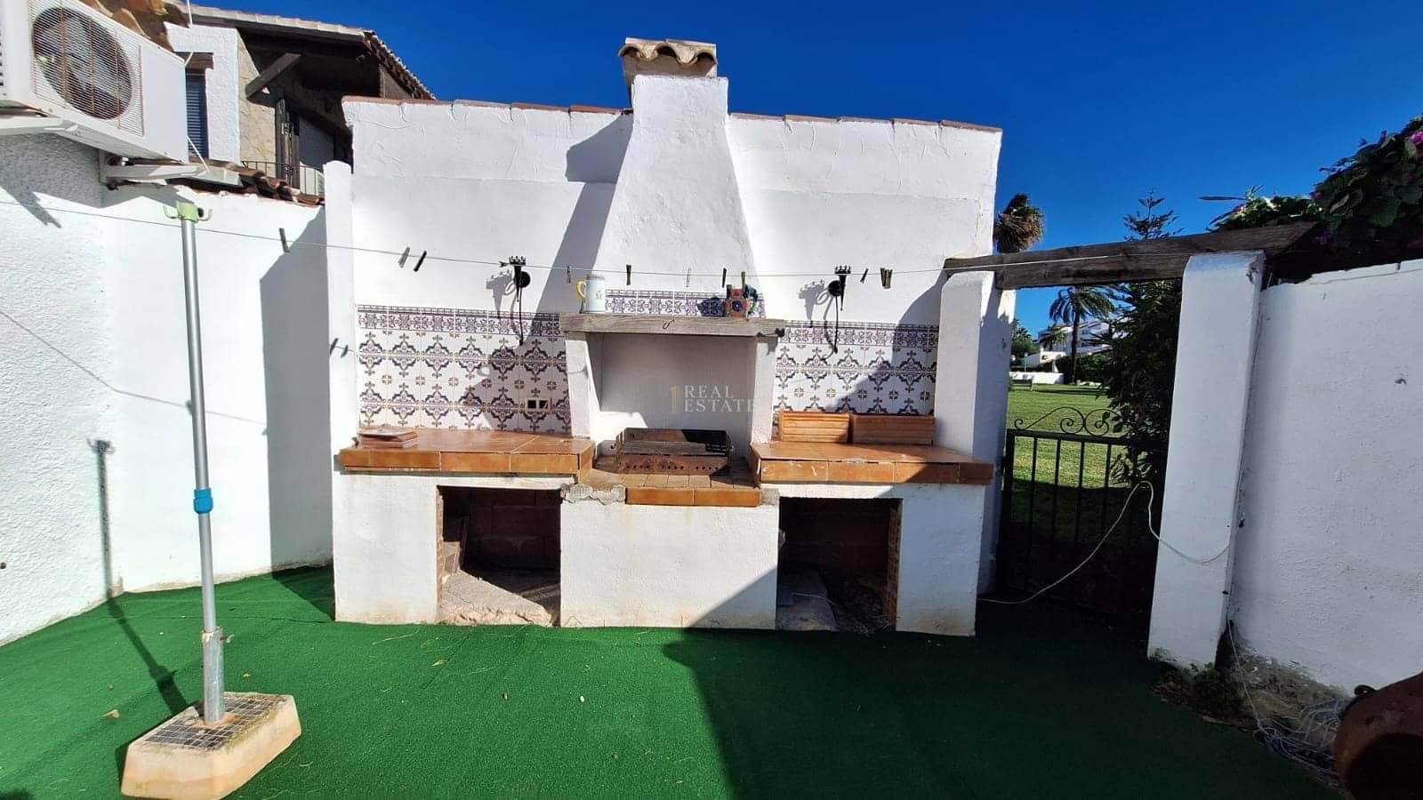 2 bedroom Villa for sale in Denia with garage - € 280,000 (Ref: 9405811)