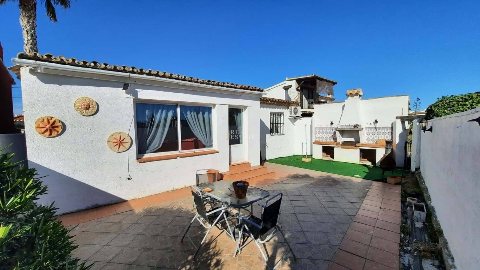2 bedroom Villa for sale in Denia with garage - € 280,000 (Ref: 9405811)