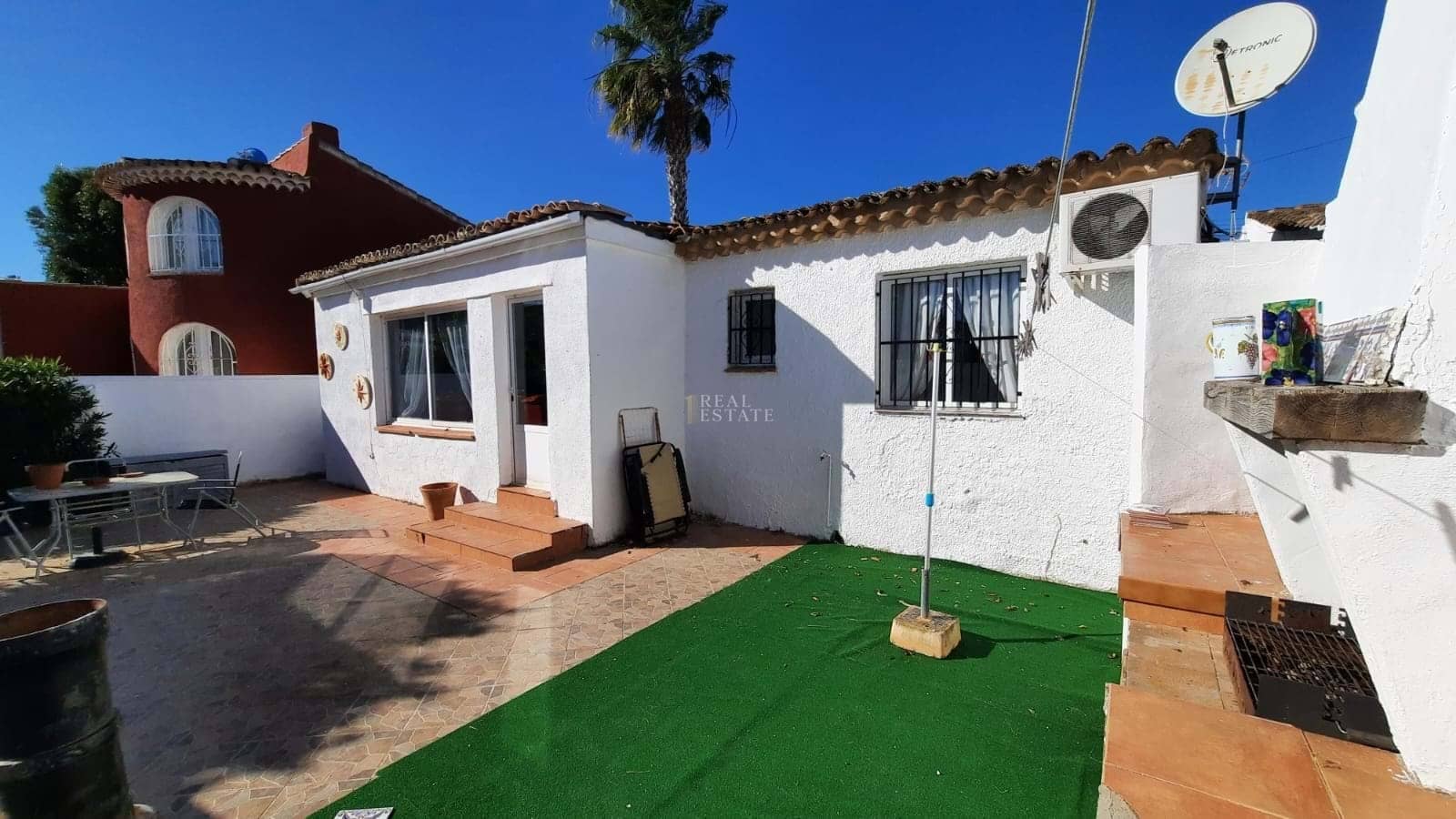 2 bedroom Villa for sale in Denia with garage - € 280,000 (Ref: 9405811)