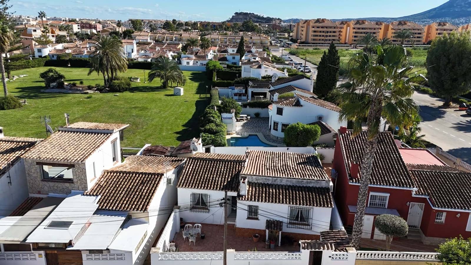 2 bedroom Villa for sale in Denia with garage - € 280,000 (Ref: 9405811)