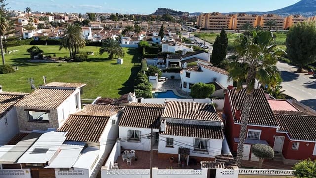 2 soveværelse Villa til salg i Dénia med garage - € 280.000 (Ref: 9405811)