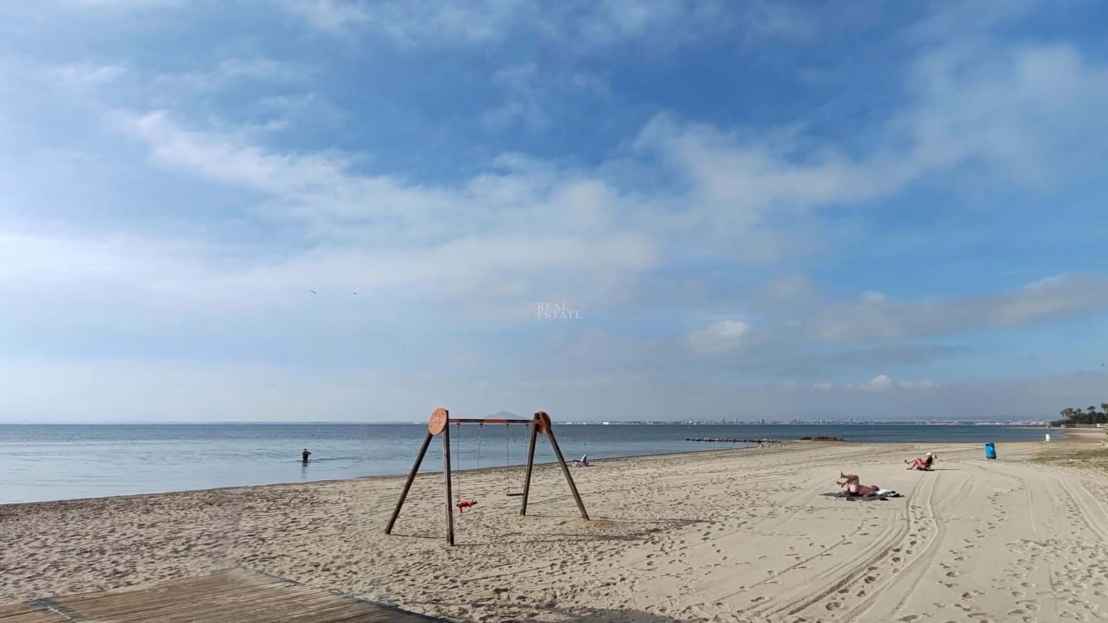 1 bedroom Apartment for sale in La Manga del Mar Menor with pool garage - € 110,000 (Ref: 9425835)