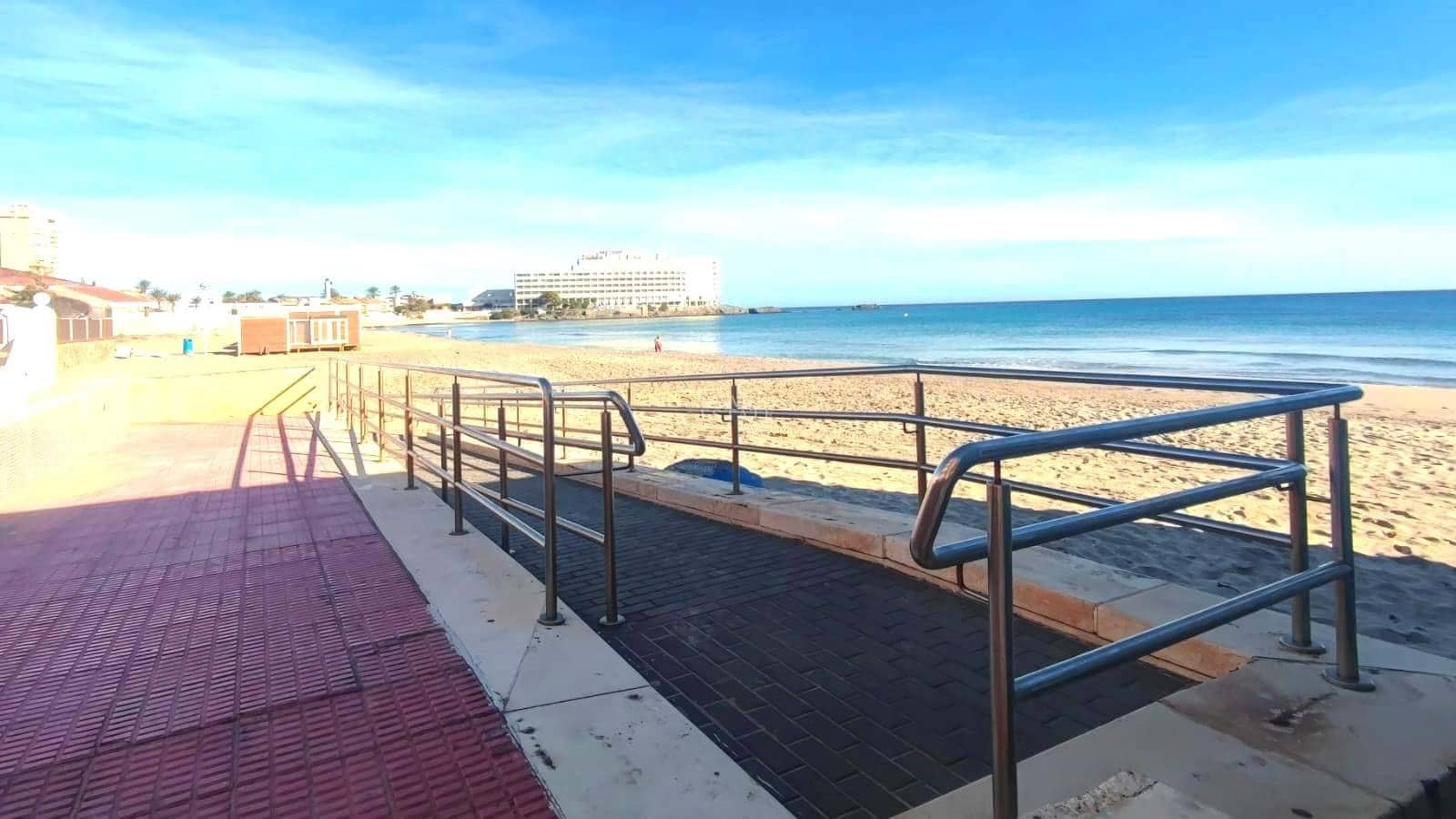 Apartamento de 2 habitaciones en La Manga del Mar Menor en venta con garaje - 212.900 € (Ref: 9426275)